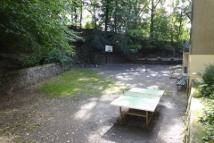 Hof-mit-Tischtennisplatte